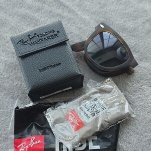 Ray-Ban LIMITED Edition Folding Wayfarer Sunglasses
